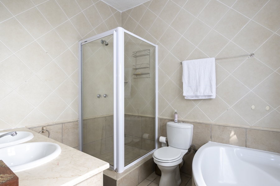 5 Bedroom Property for Sale in Strand North Western Cape